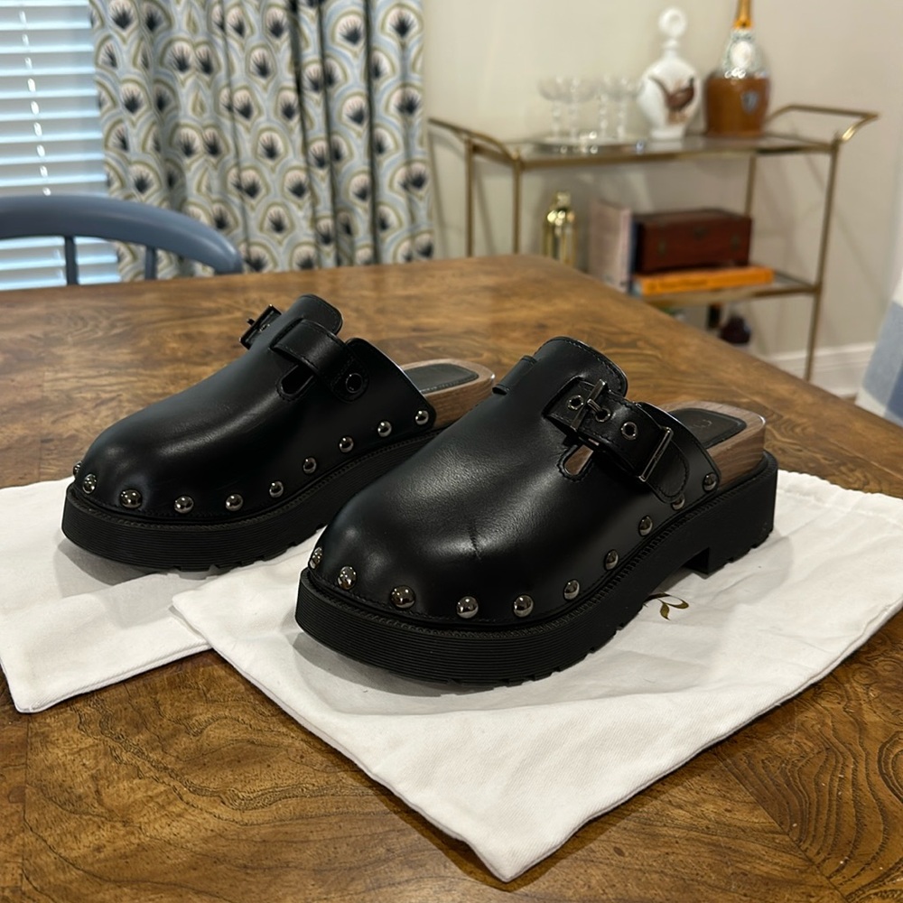 Dior “Diorquake” black clogs